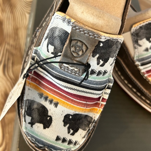 ARIAT WOMEN'S BUFFALO PRINT CASUAL VAMP CRUISER SHOES - MOC TOE - Picture 2 of 10